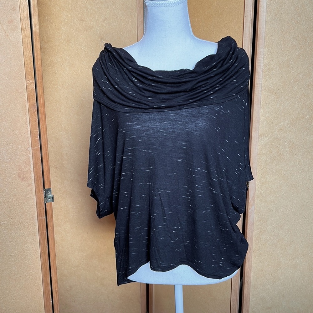 Black heather w/ white fleck top - Medium, loose oversized high-low top